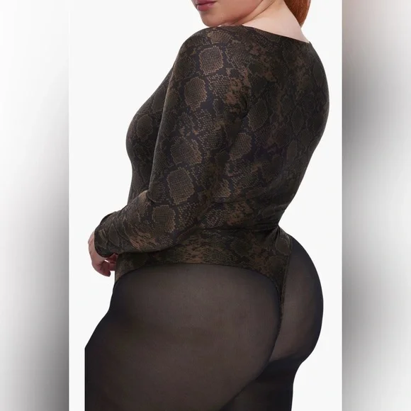 Good American Shine Python Scoop Neck Long Sleeve Bodysuit - Picture 5 of 14